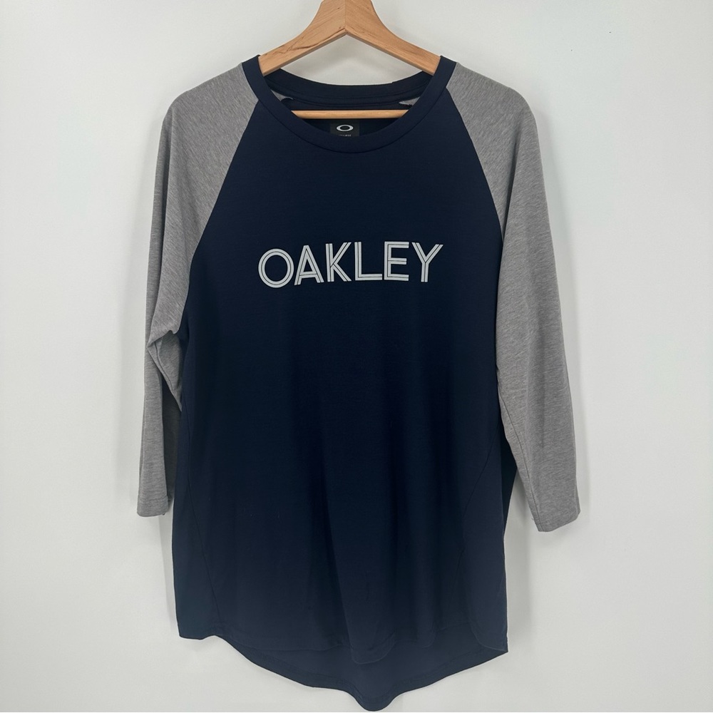 Oakley Regular Fit O Hydrolix Long Sleeve Crewneck Youth Size Large